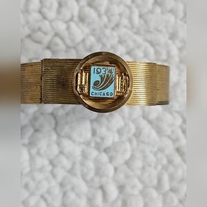 Gold-Tone Wrist Clip with Light Blue 1934 Chicago Emblem